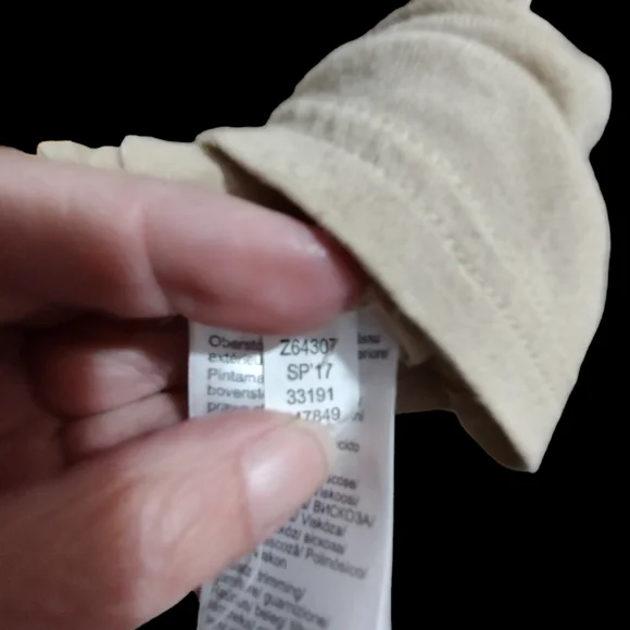 ♥️ 💙 2/$10 Women's Tan Venus shirt Size Large - Picture 5 of 7